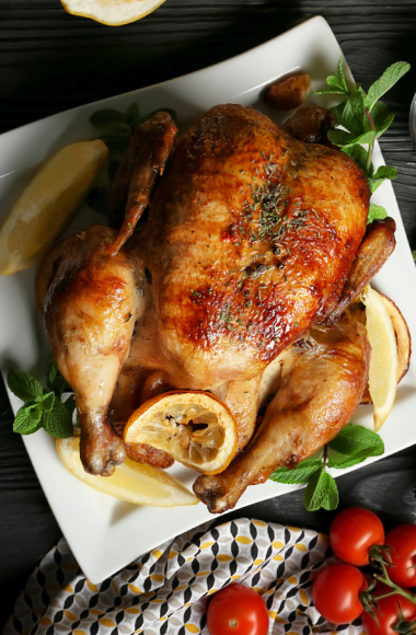 Poulet rôti dans une assiette